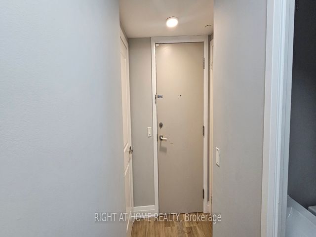306 - 30 Meadowglen Pl