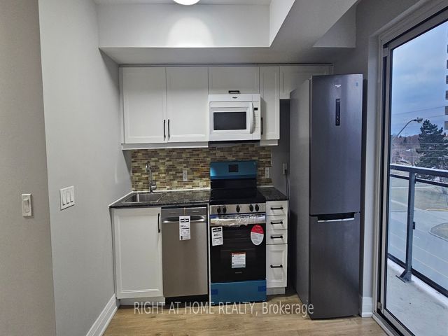 306 - 30 Meadowglen Pl