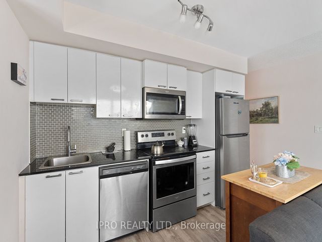 1609 - 2150 Lawrence Ave E