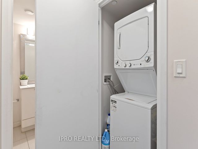 1609 - 2150 Lawrence Ave E