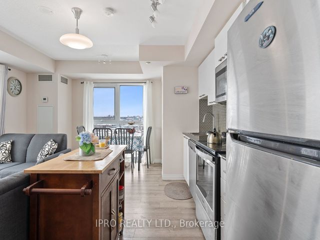 1609 - 2150 Lawrence Ave E