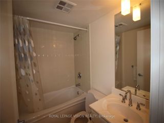 3016 - 36 Lee Centre Dr