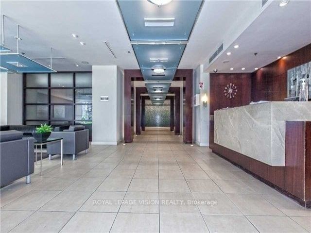 3016 - 36 Lee Centre Dr