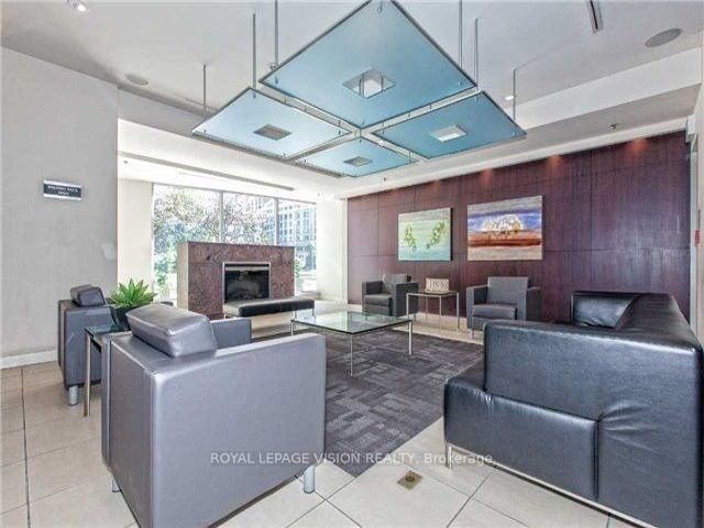 3016 - 36 Lee Centre Dr