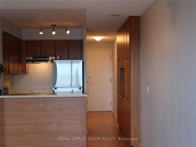 3016 - 36 Lee Centre Dr