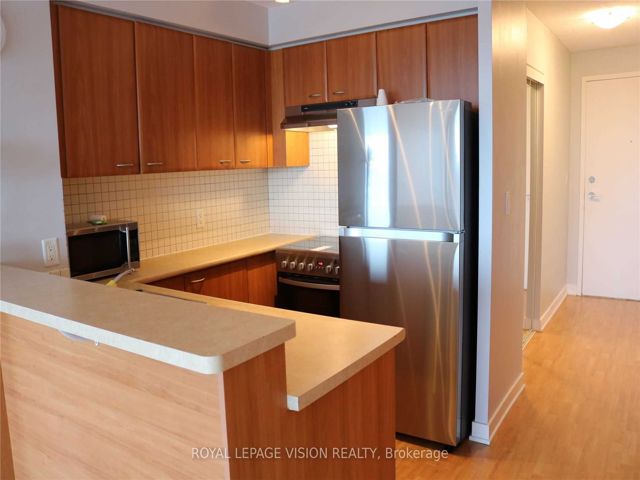 3016 - 36 Lee Centre Dr