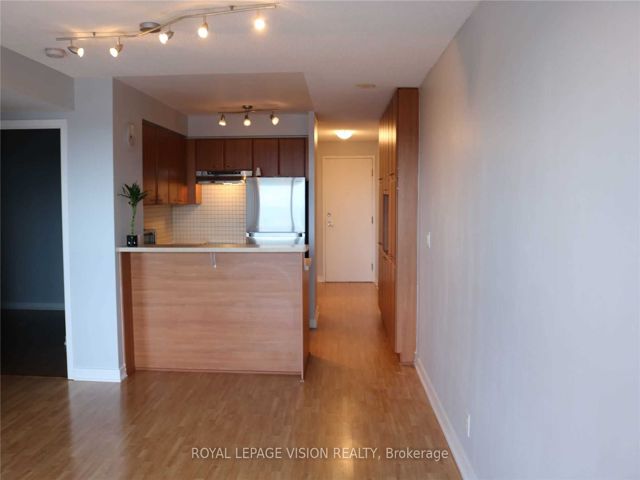 3016 - 36 Lee Centre Dr