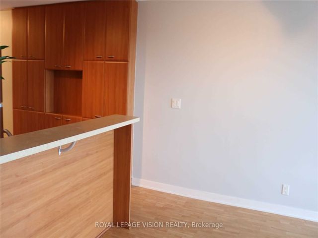 3016 - 36 Lee Centre Dr