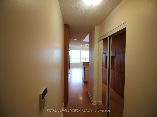 3016 - 36 Lee Centre Dr