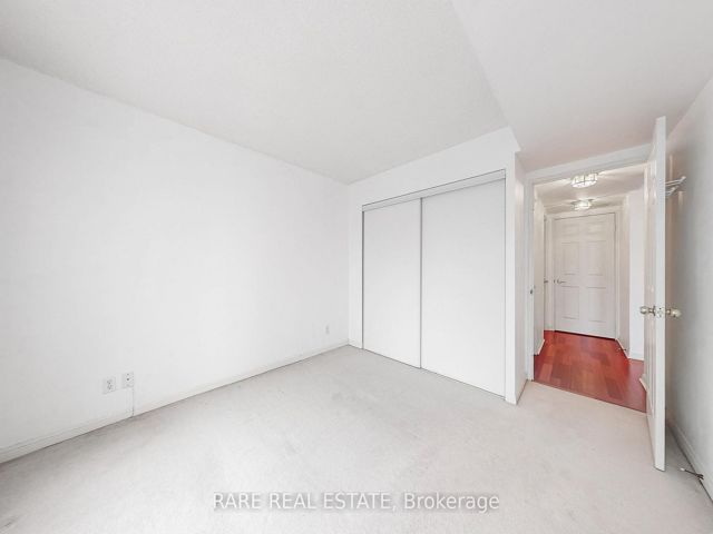 1016 - 11 Lee Centre Dr
