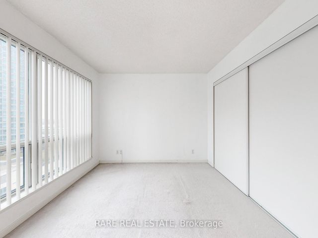 1016 - 11 Lee Centre Dr