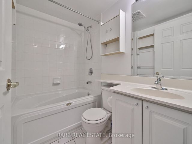 1016 - 11 Lee Centre Dr