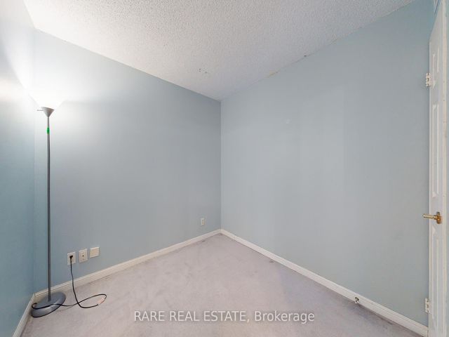 1016 - 11 Lee Centre Dr