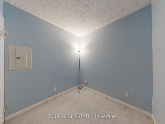 1016 - 11 Lee Centre Dr