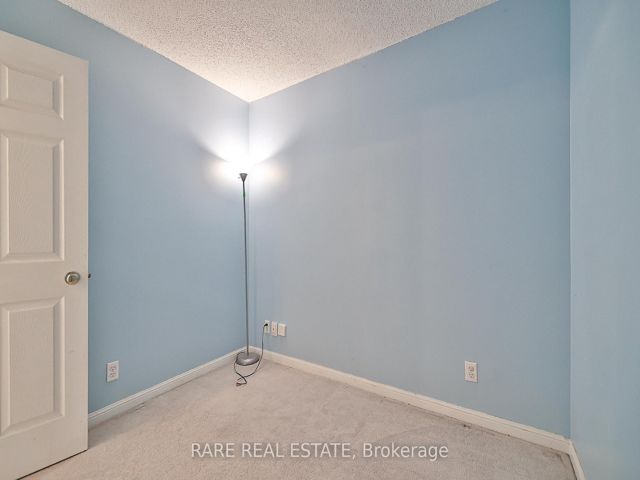 1016 - 11 Lee Centre Dr