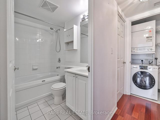 1016 - 11 Lee Centre Dr