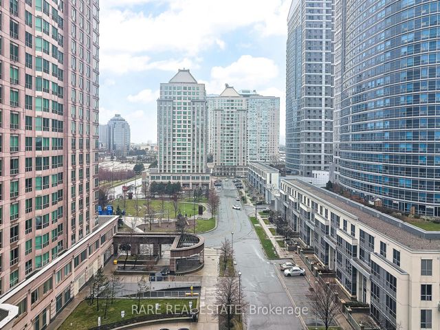 1016 - 11 Lee Centre Dr