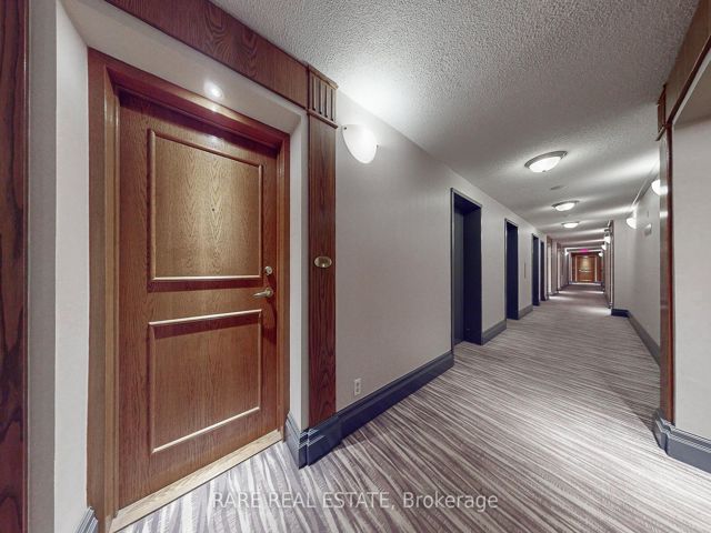 1016 - 11 Lee Centre Dr