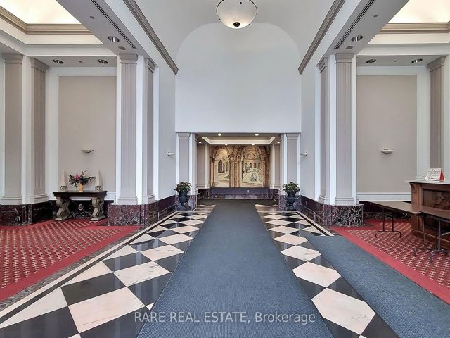 1016 - 11 Lee Centre Dr