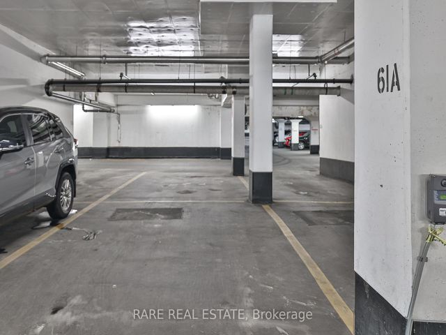 1016 - 11 Lee Centre Dr