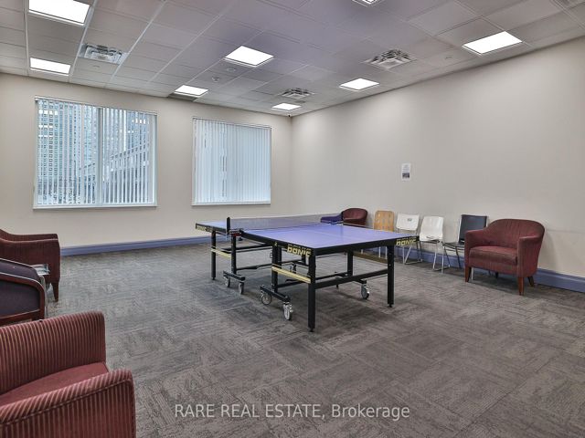 1016 - 11 Lee Centre Dr