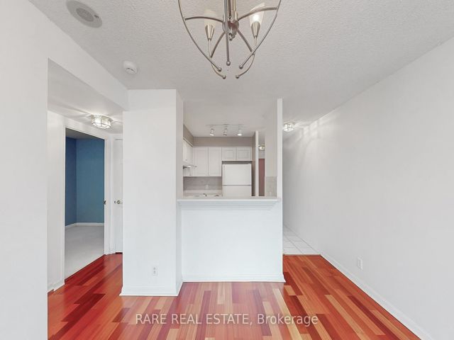 1016 - 11 Lee Centre Dr