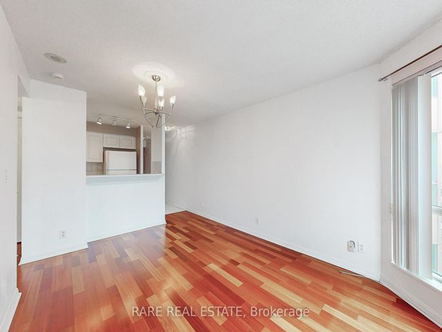 1016 - 11 Lee Centre Dr