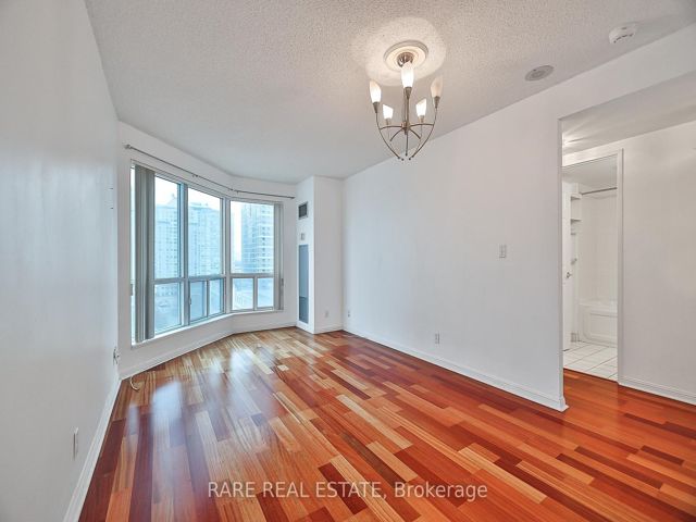 1016 - 11 Lee Centre Dr