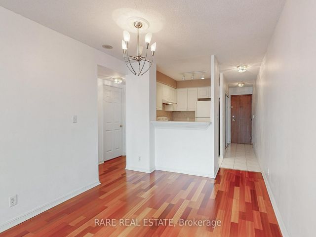 1016 - 11 Lee Centre Dr