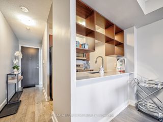 3422 - 135 Village Green Sq