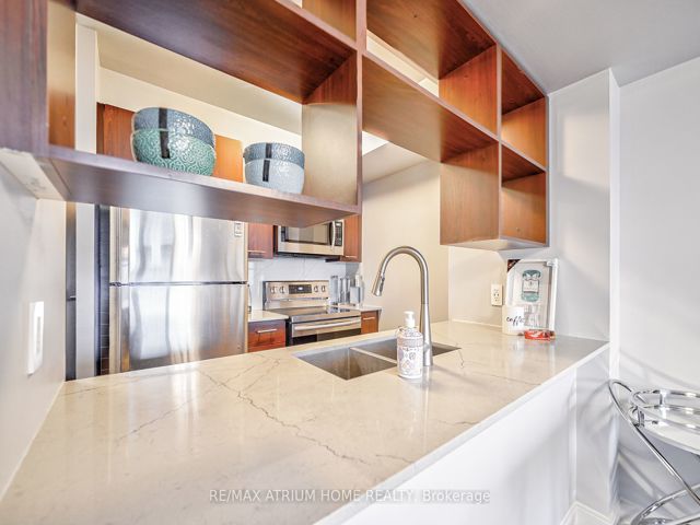 3422 - 135 Village Green Sq