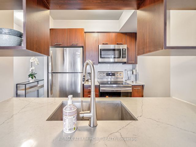 3422 - 135 Village Green Sq