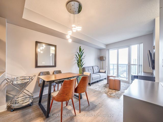 3422 - 135 Village Green Sq