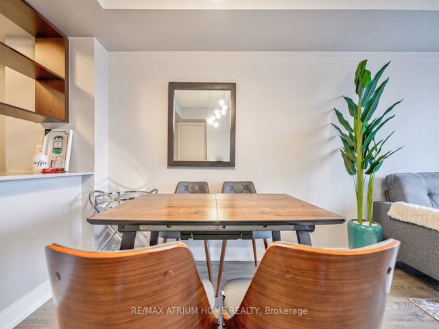 3422 - 135 Village Green Sq