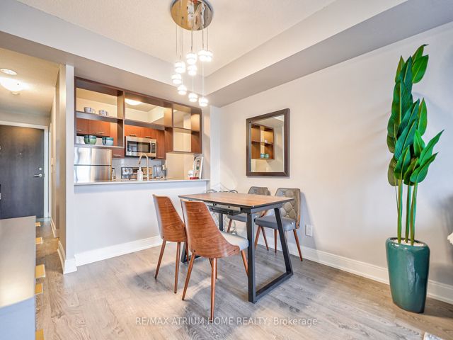 3422 - 135 Village Green Sq