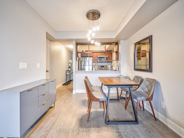 3422 - 135 Village Green Sq