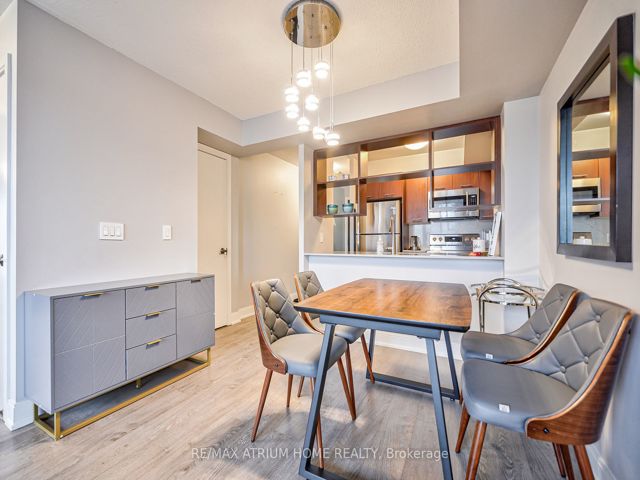 3422 - 135 Village Green Sq
