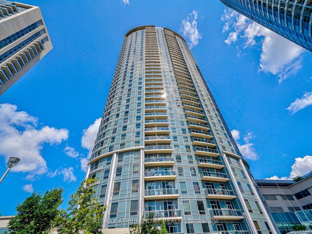 3422 - 135 Village Green Sq