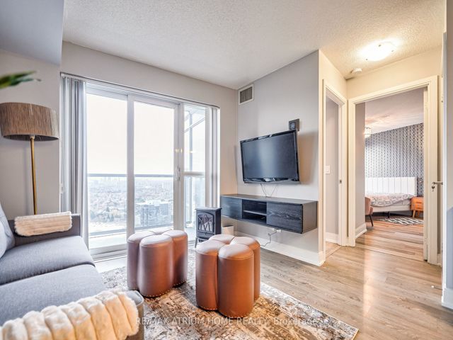 3422 - 135 Village Green Sq