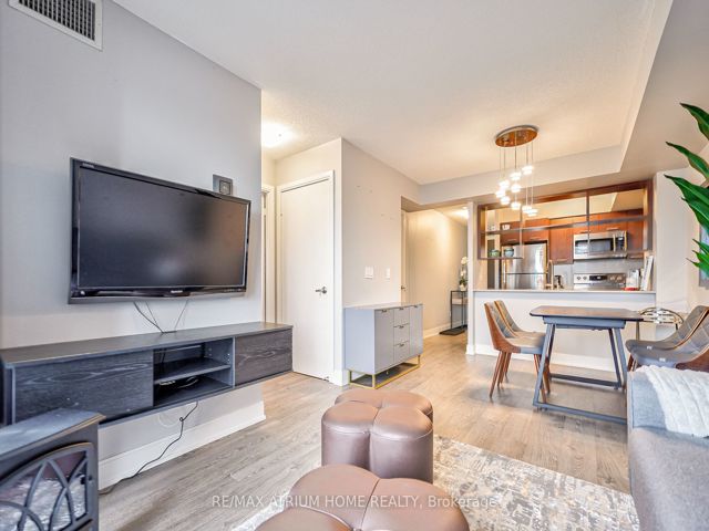 3422 - 135 Village Green Sq