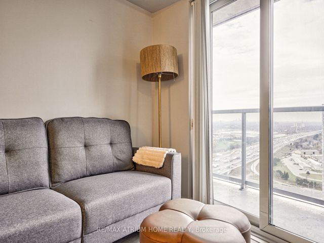 3422 - 135 Village Green Sq