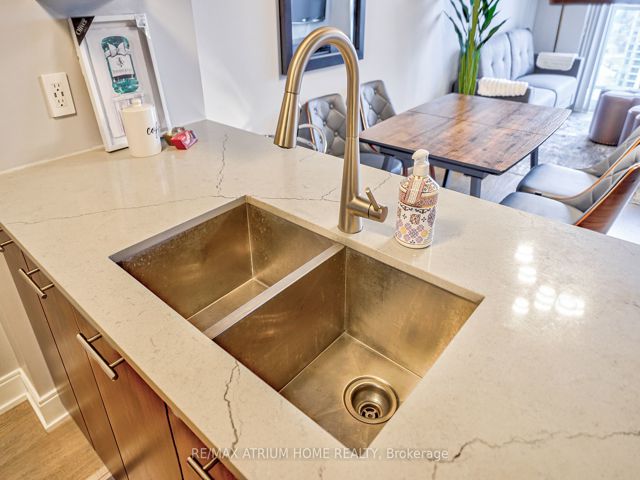 3422 - 135 Village Green Sq