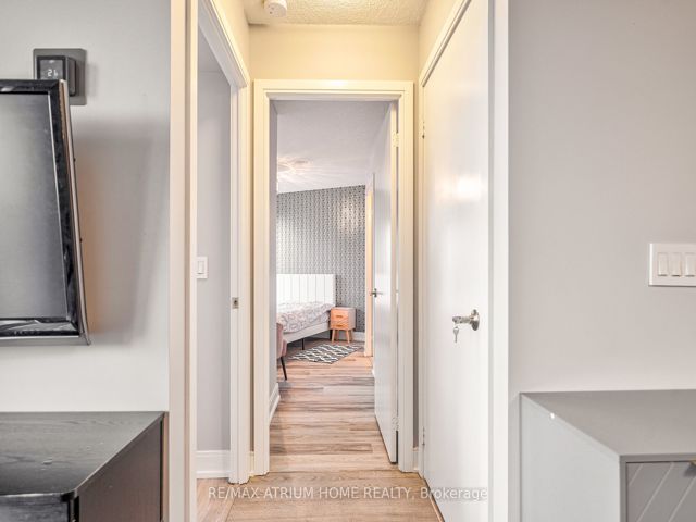 3422 - 135 Village Green Sq