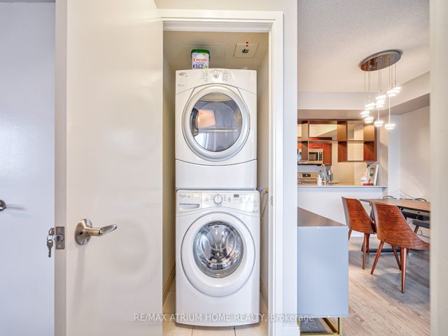 3422 - 135 Village Green Sq