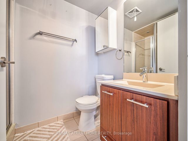 3422 - 135 Village Green Sq