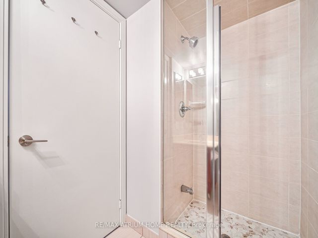 3422 - 135 Village Green Sq