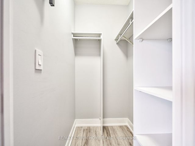 3422 - 135 Village Green Sq