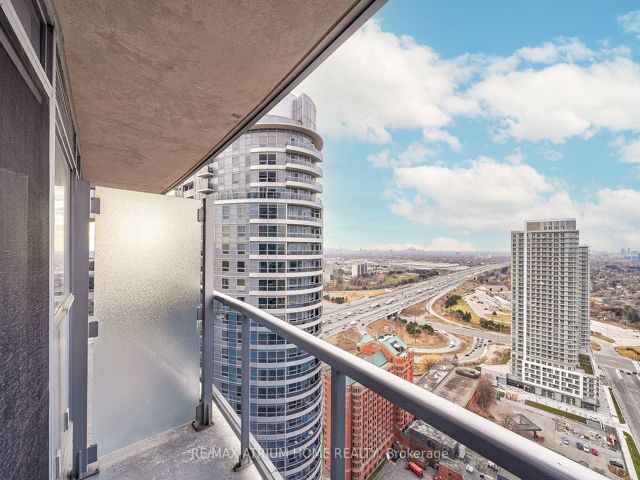 3422 - 135 Village Green Sq