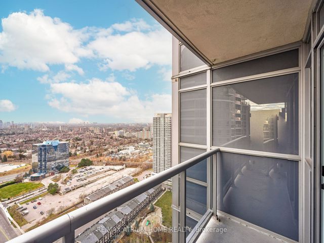 3422 - 135 Village Green Sq