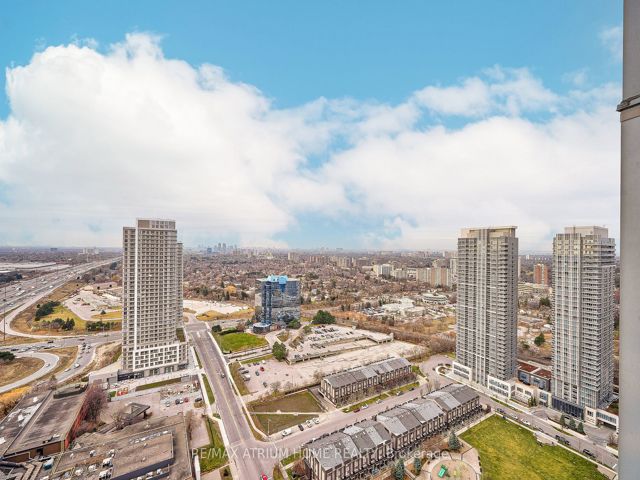 3422 - 135 Village Green Sq